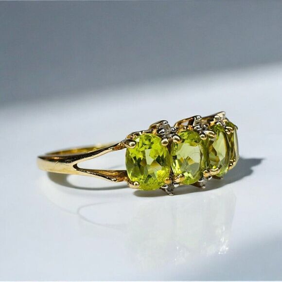 VINTAGE- 10k Gold- Natural Peridot & Diamond Ring -2 CARAT T.W- Size 10 -2.1g - Picture 8 of 16
